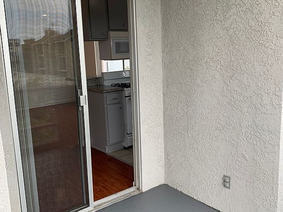 3rd image of 3746 Mentone Ave APT 302