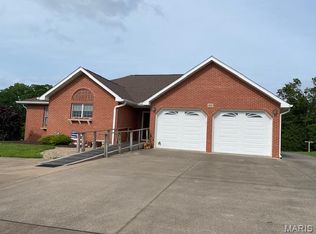 28 Spring Lake Rd, Perryville, MO 63775