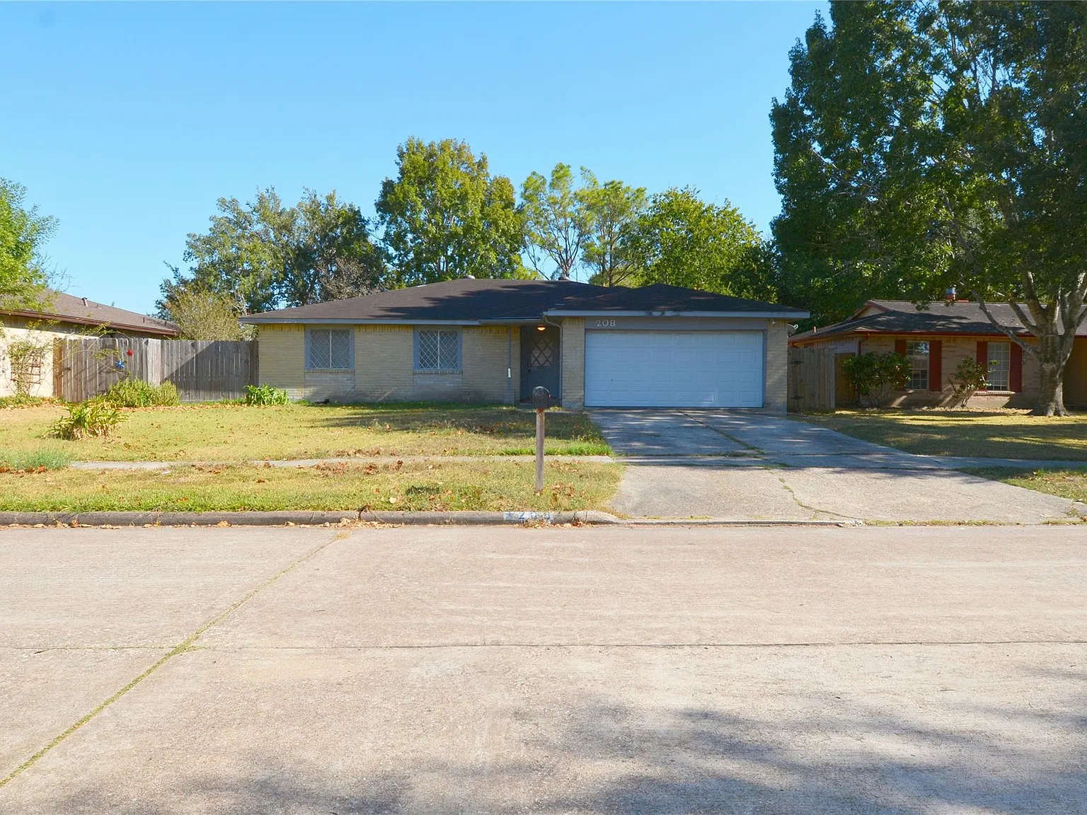 4 bed, 2.0 bath, 1568 sqft, $2,000 — Photo 1