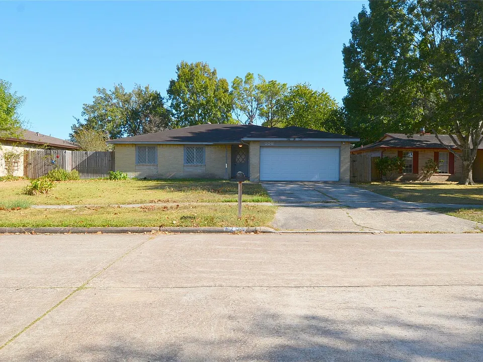 208 Leafwood Cir
