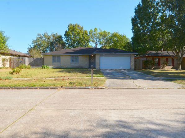 208 Leafwood Cir
