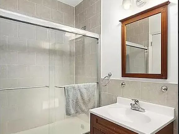 5th image of 312 W 101st St APT 10
