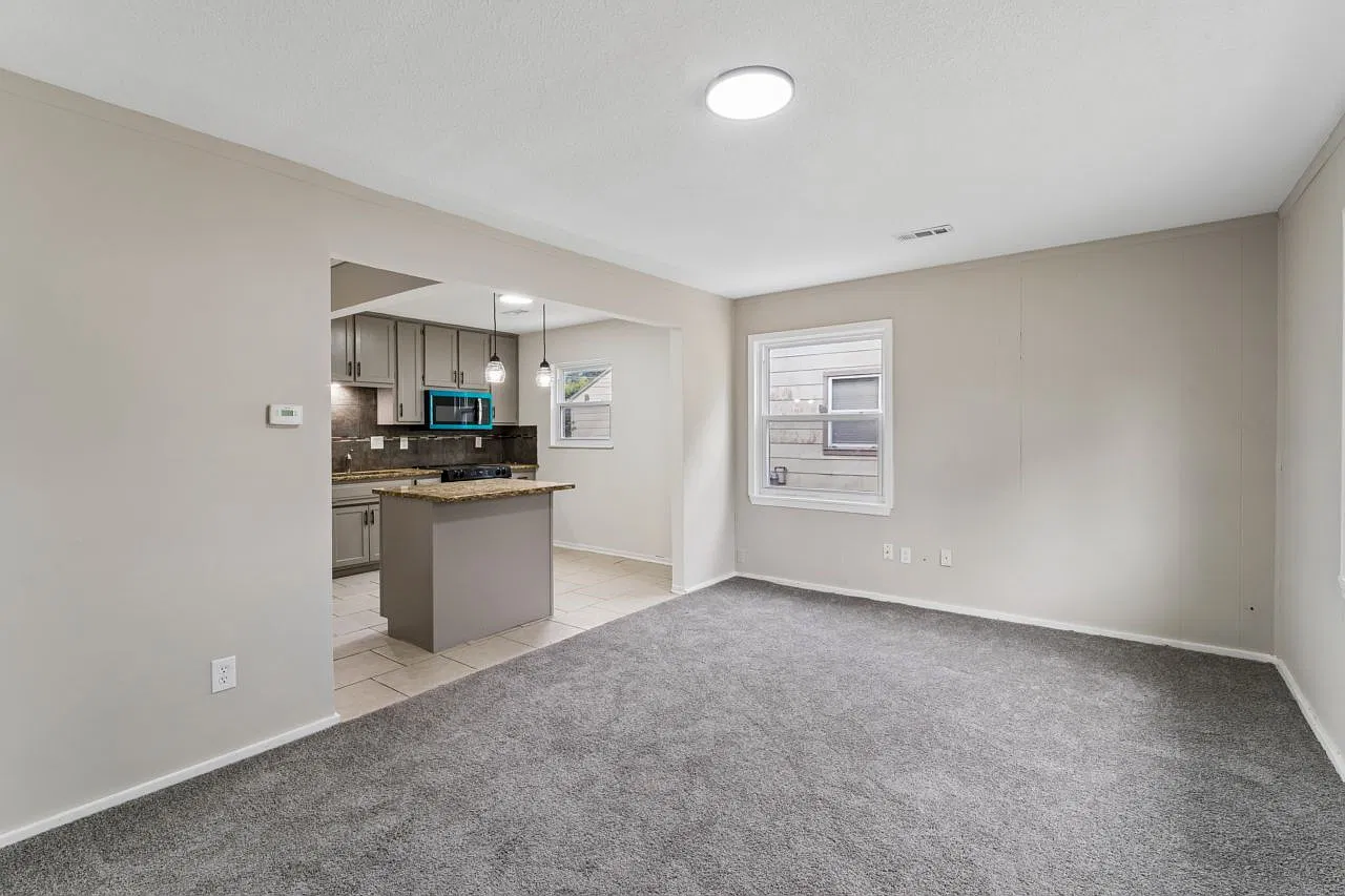 2 bed, 1.0 bath, 890 sqft, $1,325 — Photo 3