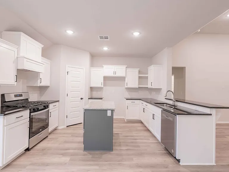 12461 S Lakewood Ave — Photo 8