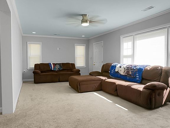5th image of 423 Rigby St