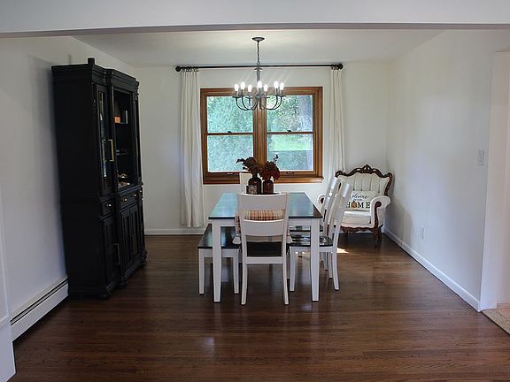 5th image of 811 Manhattan Ave