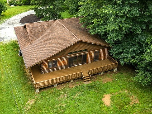 2nd image of 633 Wilson Lane