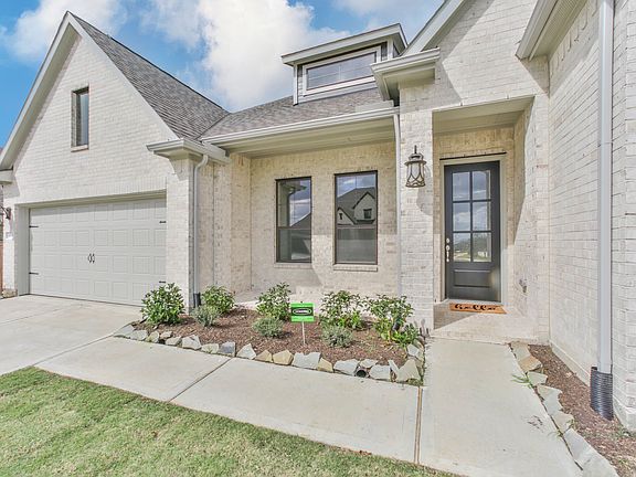 2nd image of 4939 Creekbend Dr