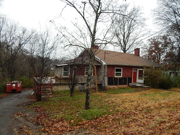 2nd image of 2211 Maple Dr