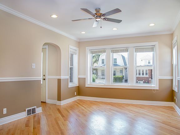 4th image of 5638 W Cornelia Ave