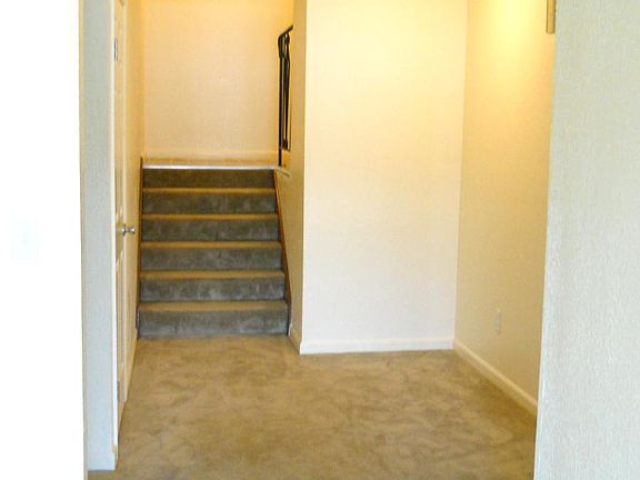 3rd image of 4008 W Lake Sammamish Pkwy NE APT D2