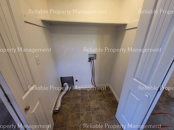 4th image of 1430 Cambridge Dr APT 4