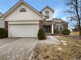 39311 Commons Dr, Romulus, MI 48174