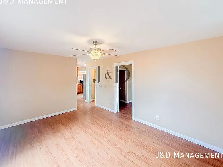 574 McIntosh St — Photo 8