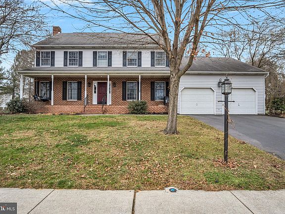 2nd image of 11 Laurel Oak Dr