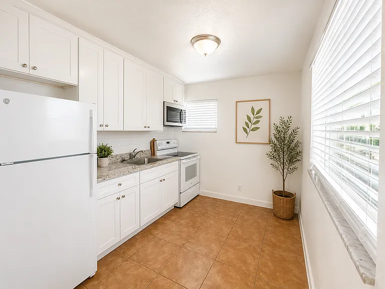 Pompano Gardens — Photo 32
