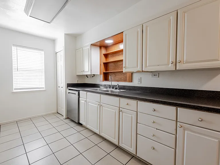 105 E Woodbury Dr — Photo 16