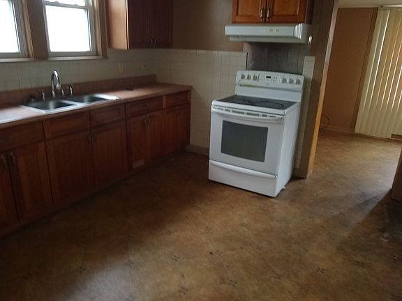 2nd image of 934 22nd Ave