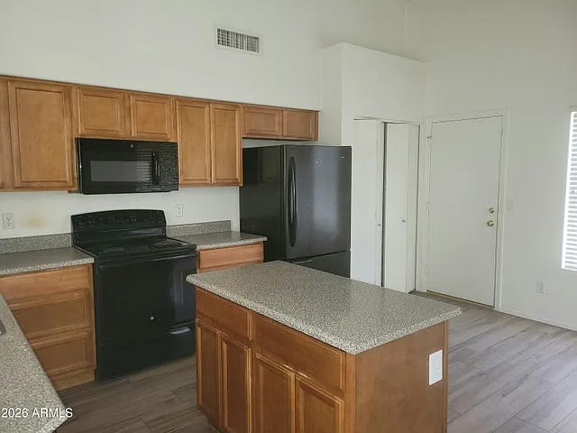 869 E Sheffield Ave — Photo 5