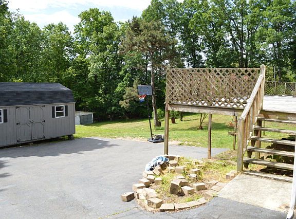 4th image of 408 Riceville Rd