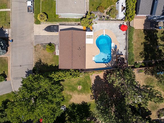 4th image of 186 Dunant Cres