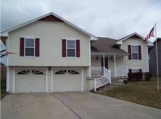 828 SW Lee Ann Dr, Grain Valley, MO 64029