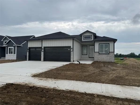 1611 NE Threshold Dr, Ankeny, IA 50021