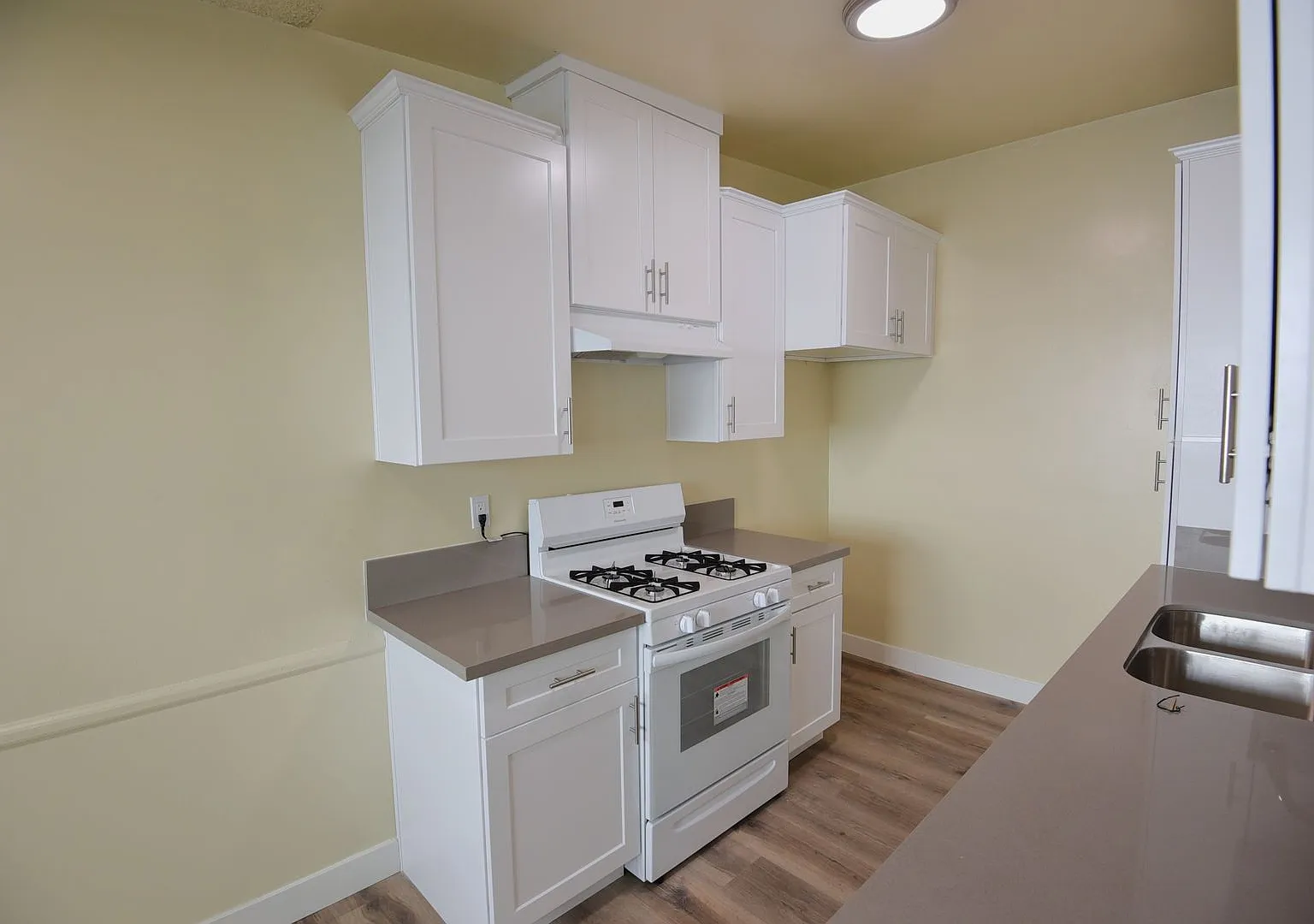 454 West Elk Ave. — Photo 2