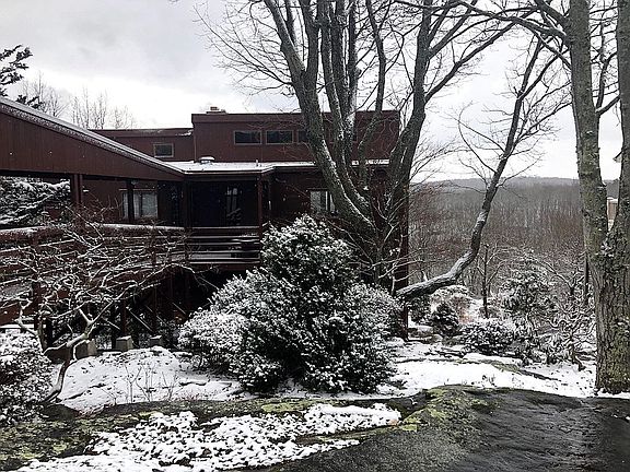 2nd image of 332 Snead Dr