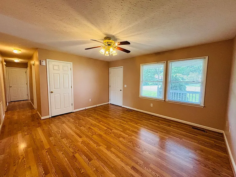 1302 Sandy Cir — Photo 15