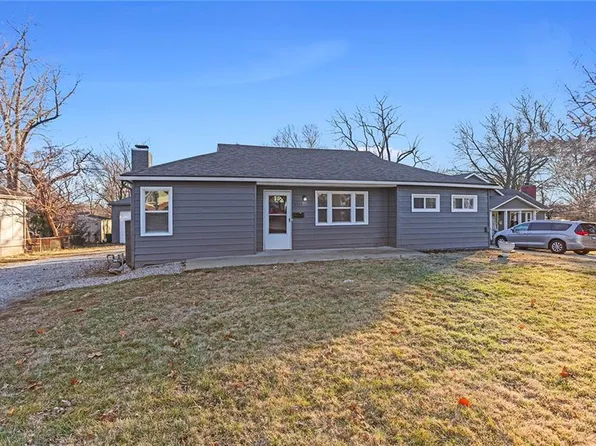 3915 W 48th St, Roeland Park, KS 66205