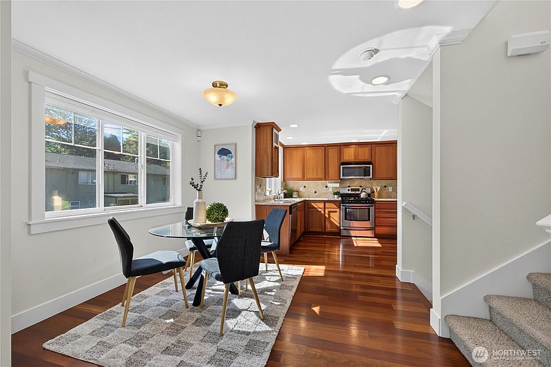 2nd image of 5013 40th Avenue NE