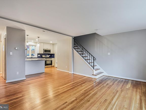 2nd image of 225 Aspen St