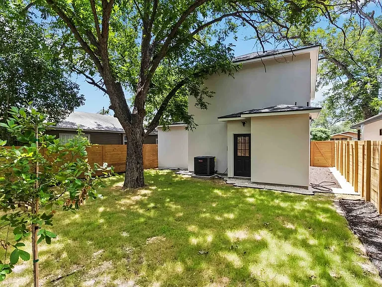 237 Carle Ave — Photo 15
