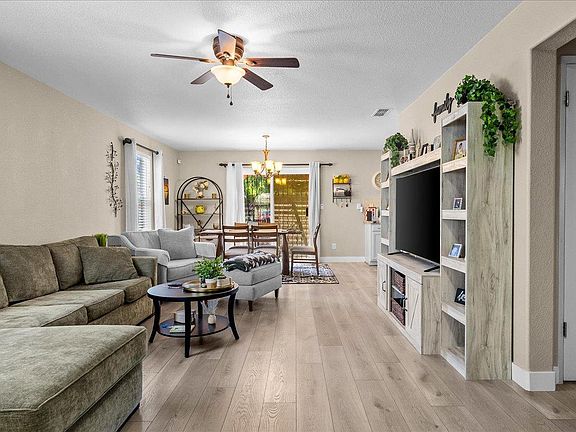 4th image of 2542 Hayden Brook Dr