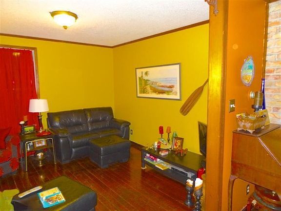 2nd image of 404 Elliott St