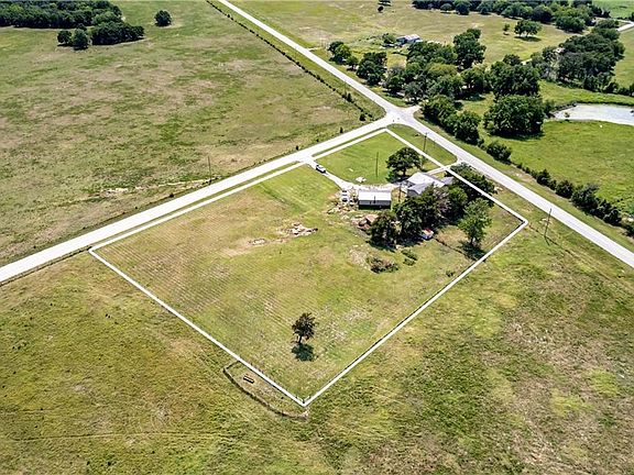 2nd image of 1478 Old Highway 166