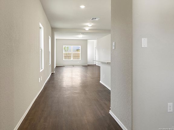 4th image of 4118 Winchester Cove