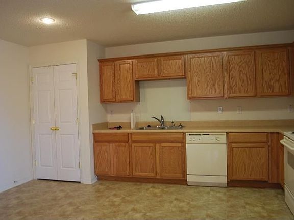 3rd image of 13360 Chris Dr