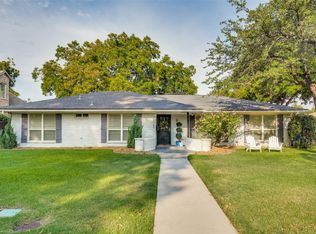 10565 Royal Club Ln, Dallas, TX 75229