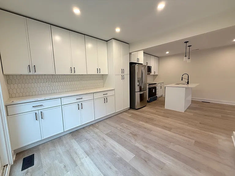 4002 Crescent Ave — Photo 3
