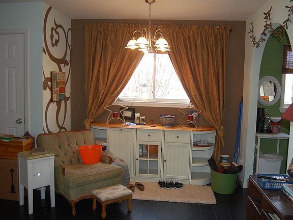Eat-in/dining area