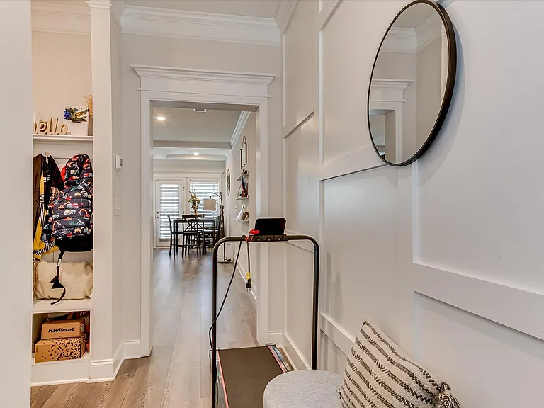 1055 Linsmore Ave — Photo 6
