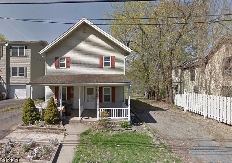 2 bed, 1.5 bath, 1066 sqft, $2,200 — Photo 1