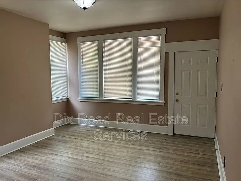 702 Baltimore St — Photo 3