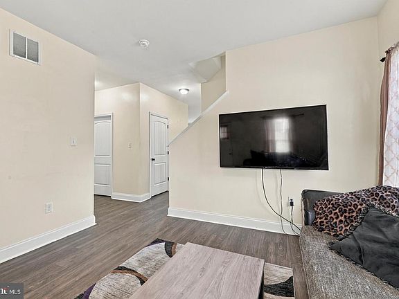 5th image of 206 Wildel Ave