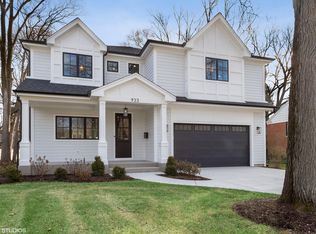 933 Echo Ln, Glenview, IL 60025