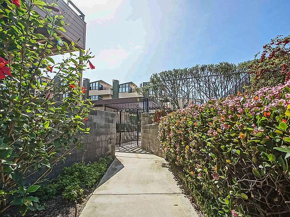 3rd image of 408 Palos Verdes Blvd