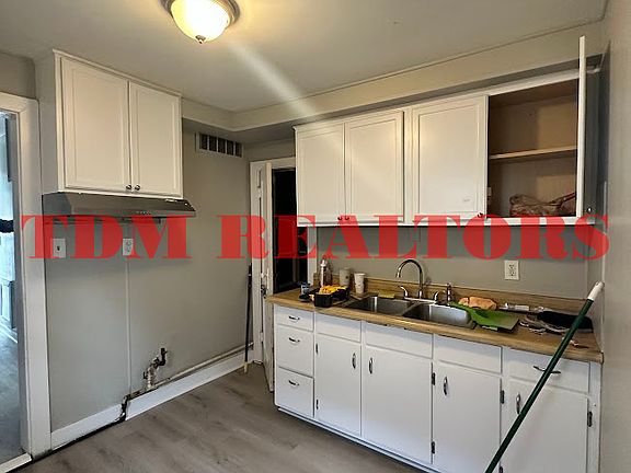 5th image of 2057 E Bergin Ave