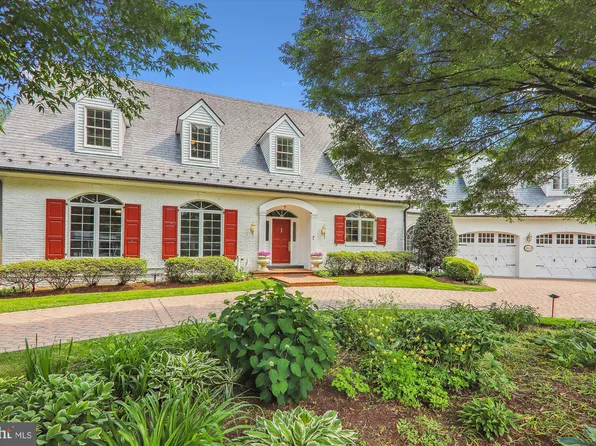 4 Waterway Ct, Rockville, MD 20853